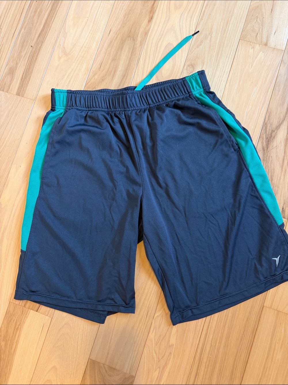 Old Navy Men's Athletic Shorts in charcoal  with green trim size small